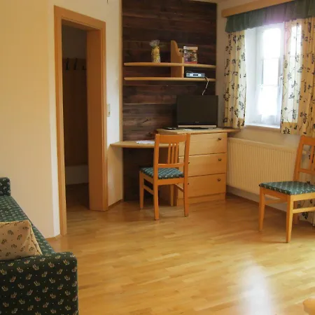 Biobauernhof Hoellerbauer 팜스테이