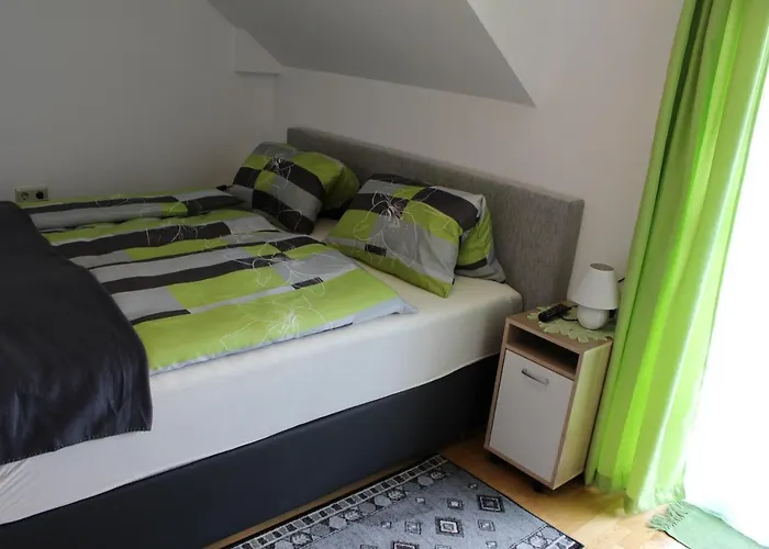 Farm stay Biobauernhof Hoellerbauer Monichwald