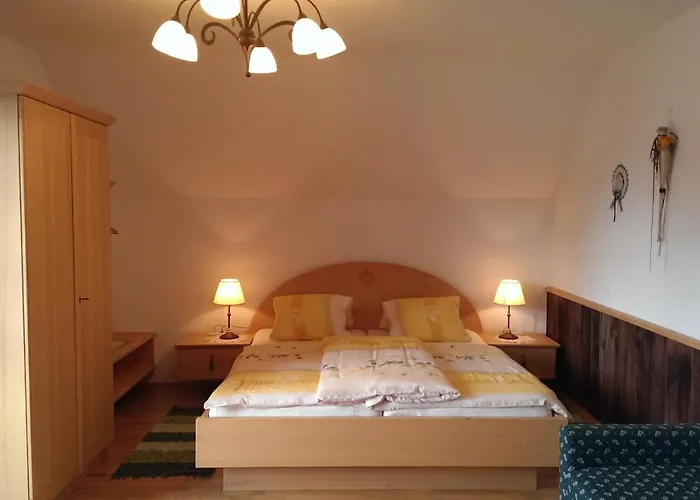 Farm stay Biobauernhof Hoellerbauer Monichwald