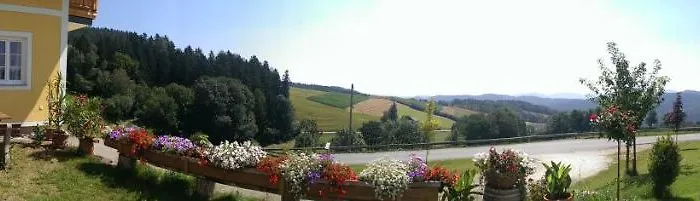 Biobauernhof Hoellerbauer Farm stay *